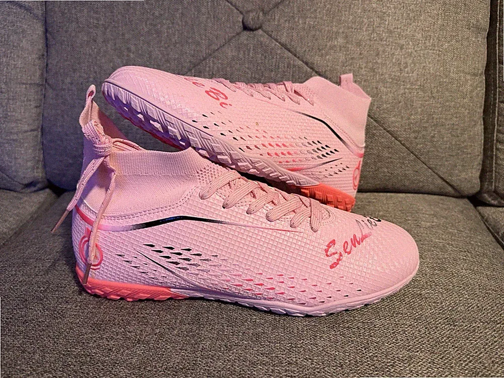 Soccer Indoor cleats 8.5 Women’s