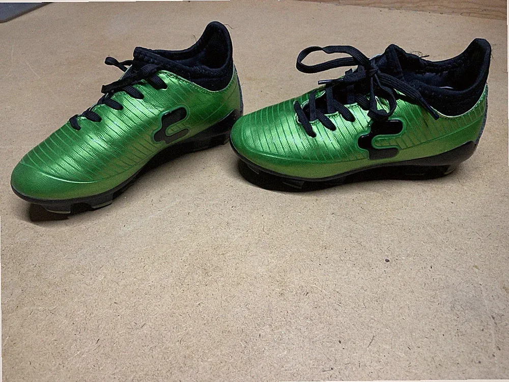 Soccer Shoes Cleats Kids Childs Size 10 Charly