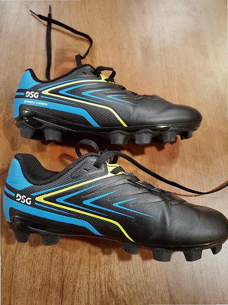 Speed Viper DSG Youth Soccer Cleats Blue And Yellow Striped Size 1