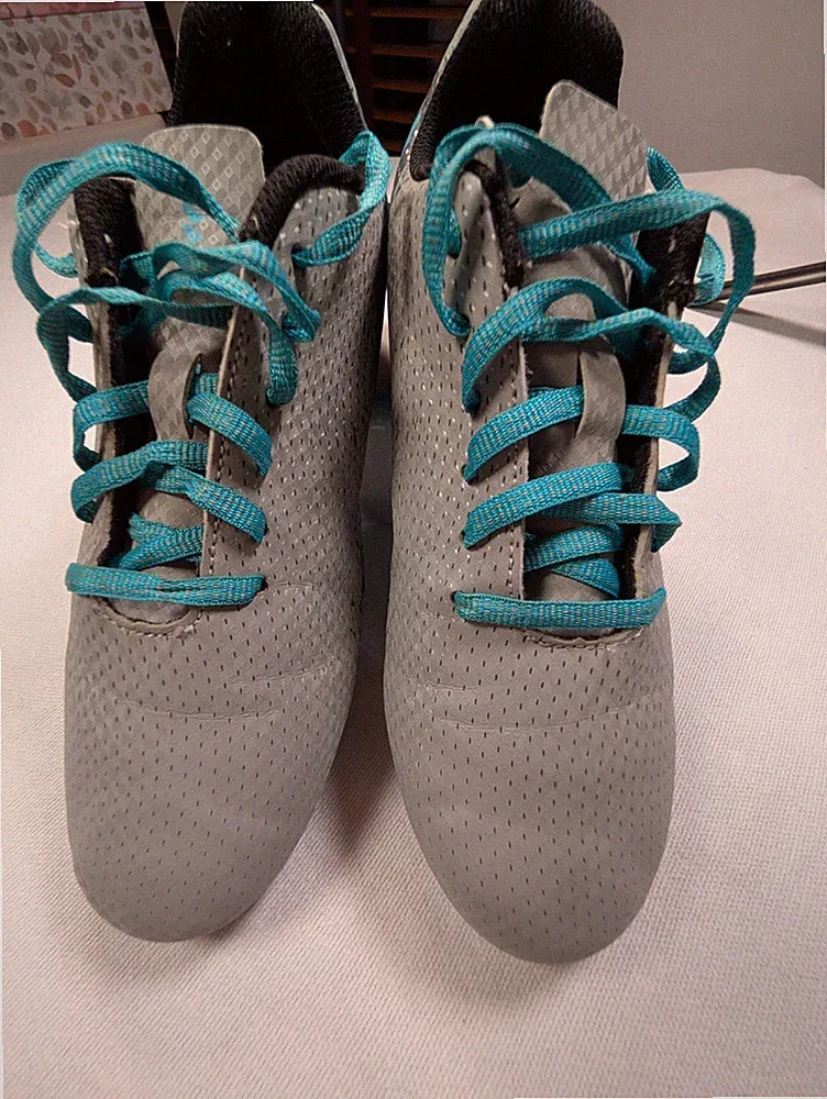 Speed Viper Kids Soccer Cleats size 4.5 Gray/Aqua Pre- Owned