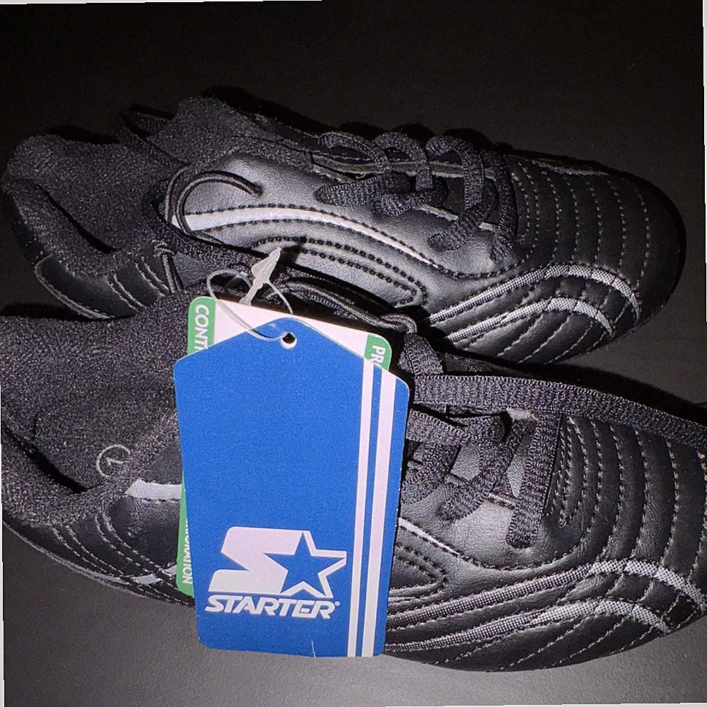 Starter Boys Soccer Cleats Black Lace-Up Rubber Sole US Youth 1 EU 32 1/2