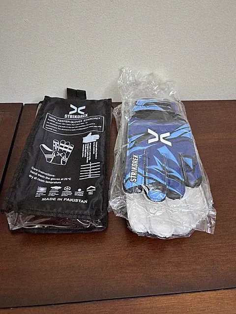Strikorex Soccer Goalkeeper Gloves Kids Boys Adult Size 7 Latex Grip palms