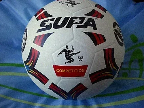 Supa 50 CT - Rubber Soccer Balls. Official Size & Weight. Size 4 + Free PUMP!