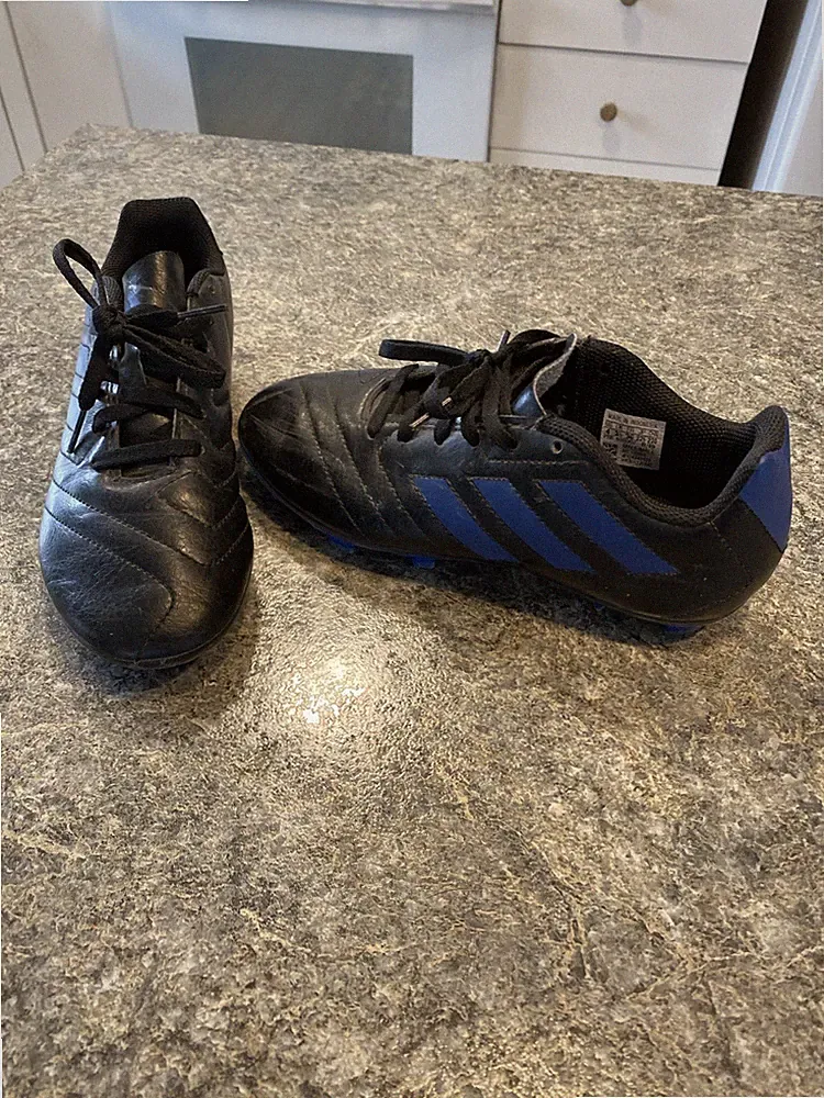 (T) Adidas Predator Soccer Cleats Youth Size 4 Boys Black Blue PBB 698007
