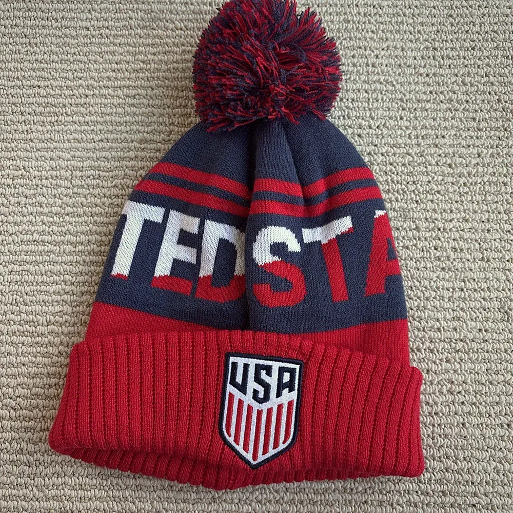 Team USA Hat Beanie Mens Blue Red Pom Cuffed Knit Soccer Winter National Team