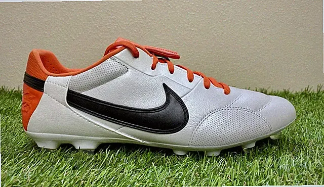 The Nike Premier 3 Low FG White Leather Soccer Cleats HM0265-800 Men’s Size 11