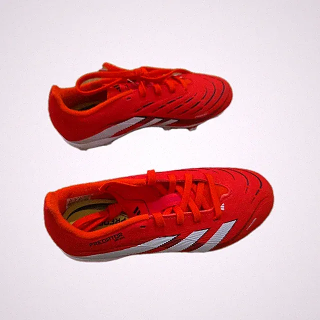 These are Adidas Predator League FG soccer cleats. Size 1 1/2