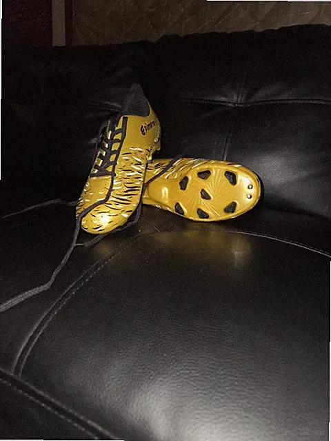These Are Soccer Cleats For Kids: Unused, Good Quality. Size 4