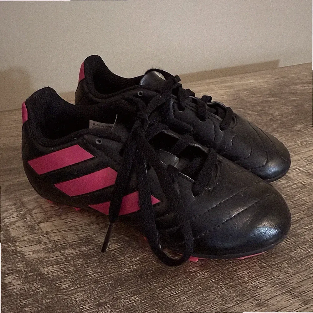 Toddler Adidas Soccer Cleats Size 11 Pink and Black