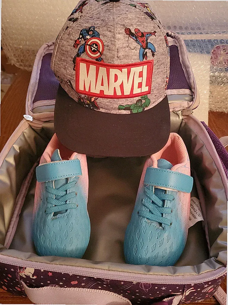 Toddler Soccer Cleats Sz 9 Deja Tu Huella. Marvel Kids Hat, Bentgo Lunch Bag W