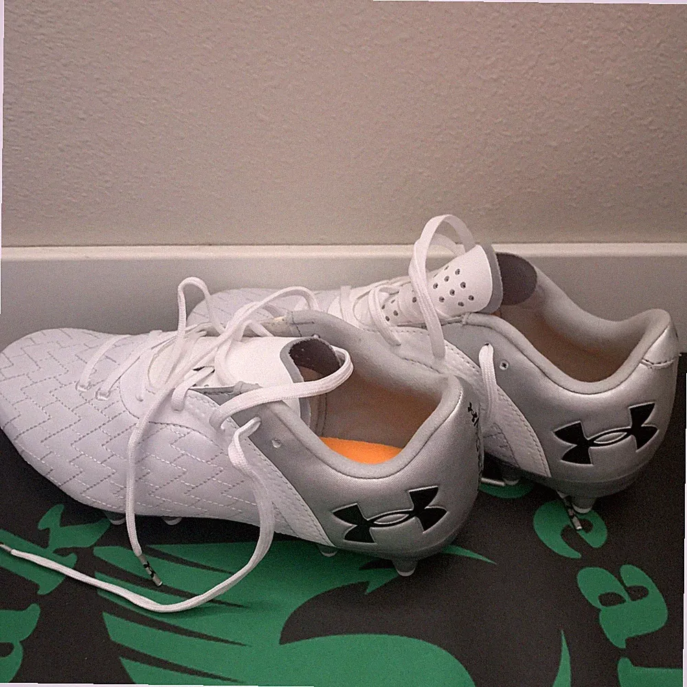UA Under Armour Magnetico Clone Pro 2.0 SG 3026762 Soccer Cleats Men's White