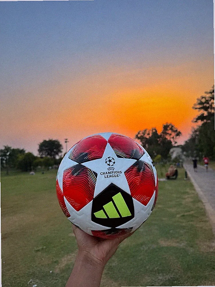 UEFA CHAMPIONS LEAGUE RED STAR Match Soccer ball size 5