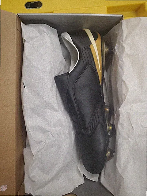 Uhlsport Kickschuh Legend SC BLACK/GOLD Size 11 Us new in box