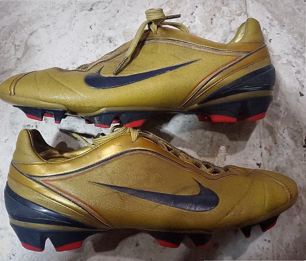 ULTRA RARE 2007 NIKE FIRST2 PRO GOLD SOCCER CLEATS WOMEN'S SIZE US8.5 GREAT ITEM