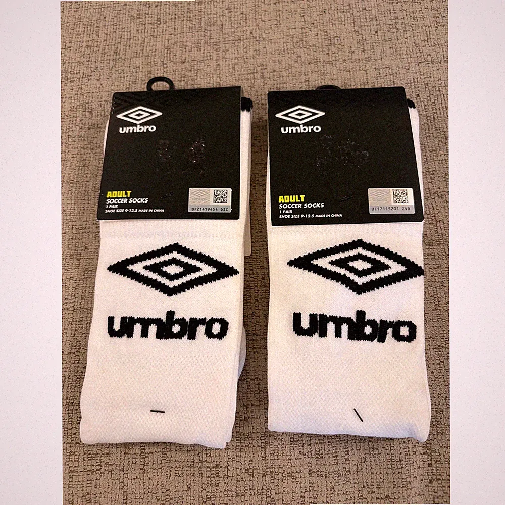 Umbro Adult Soccer Socks White Black 2 Pairs Shoe Size 9-12.5 Moisture Wicking