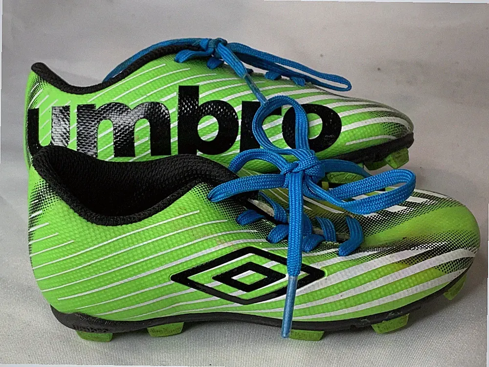 UMBRO Arturo 2.0 Bright Green & Black Soccer Cleats Youth Shoes Sz 3 NEW!