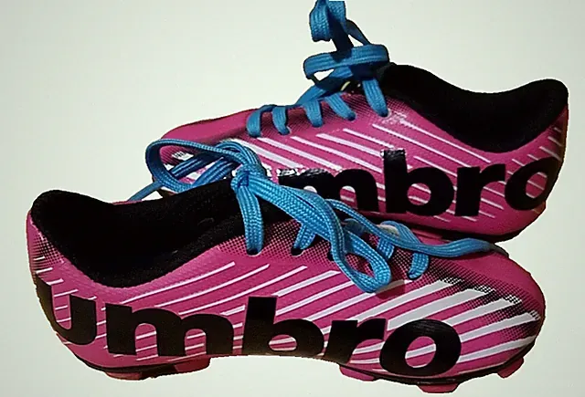 UMBRO ARTURO 2.0 GIRL SOCCER CLEATS SZ 8K (LITTLE KIDS) PINK/BLACK PRE-OWNED VEC