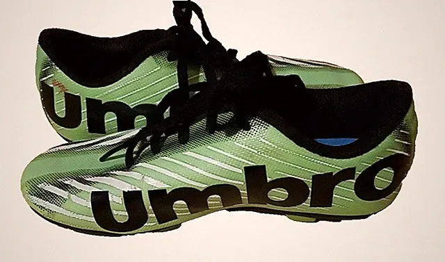 UMBRO ARTURO 2.0 SOCCER CLEATS UNISEX SIZE 13 KIDS GREEN/BLACK PRE-OWNED GOOD