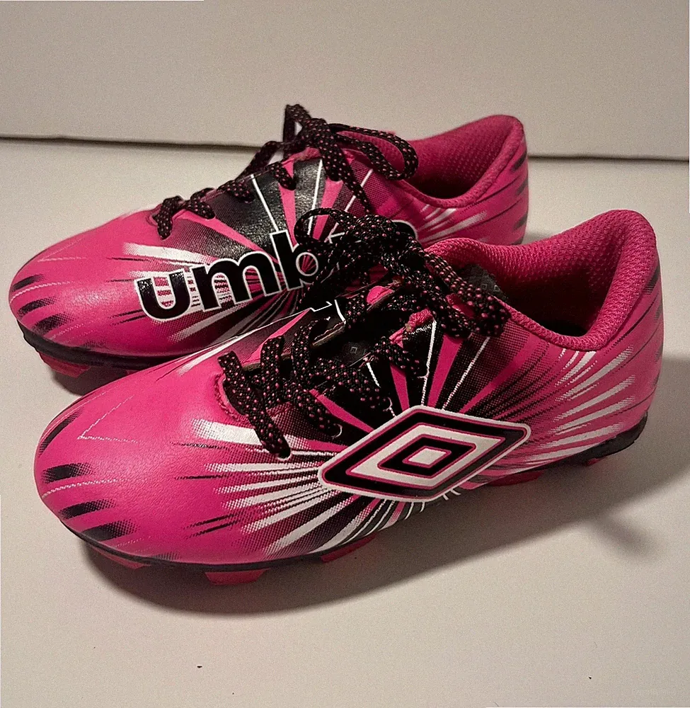 Umbro Arturo 3.0 Pink and Black Girls Soccer Cleats Size 10k