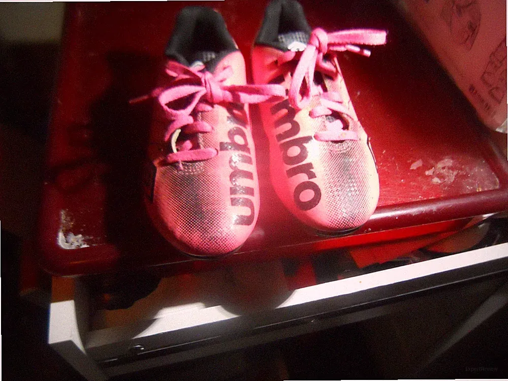 UMBRO ARTURO GIRLS SOCCER CLEATS, SIZE 1 YFW00400G PINK