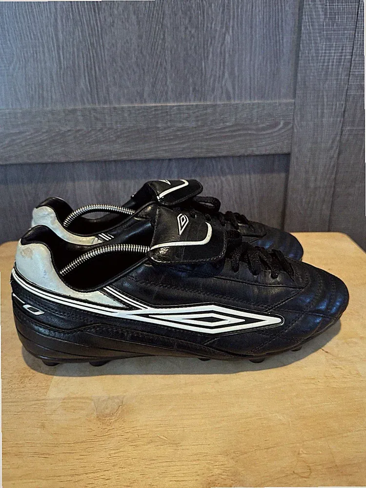 Umbro Black White Leather Soccer Cleats Boots Men’s 10 US Anterra-A 8000BG-C97