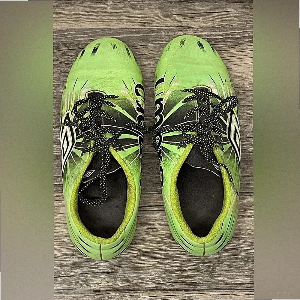 Umbro Boys Soccer Cleats Green Black Youth Size 4 Lace Up Molded Studs
