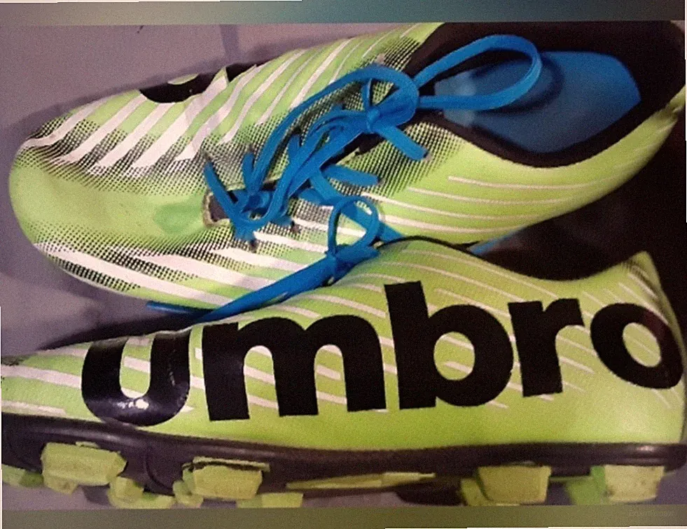 Umbro Boys Soccer Cleats Size 5.5 Green And Black..pre-owned