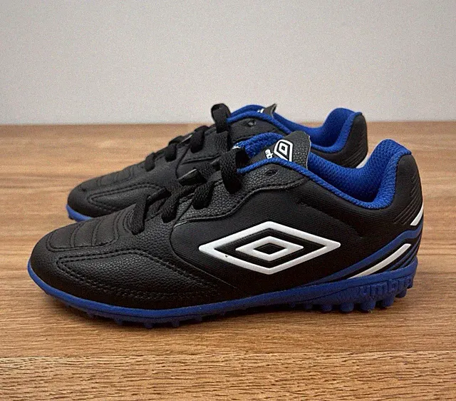 Umbro Classico XIII TF Junior Boys Soccer Shoes Little Kids Size 13 NEW