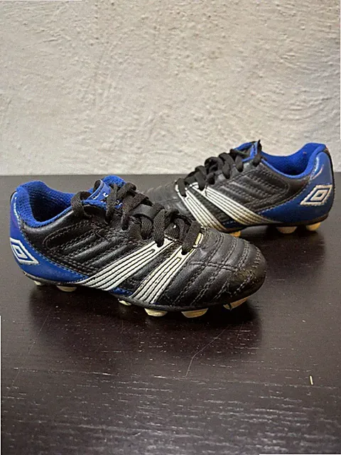 Umbro Corsica Engage Soccer Cleats (Youth Size 9K) Black Blue White YFW00333