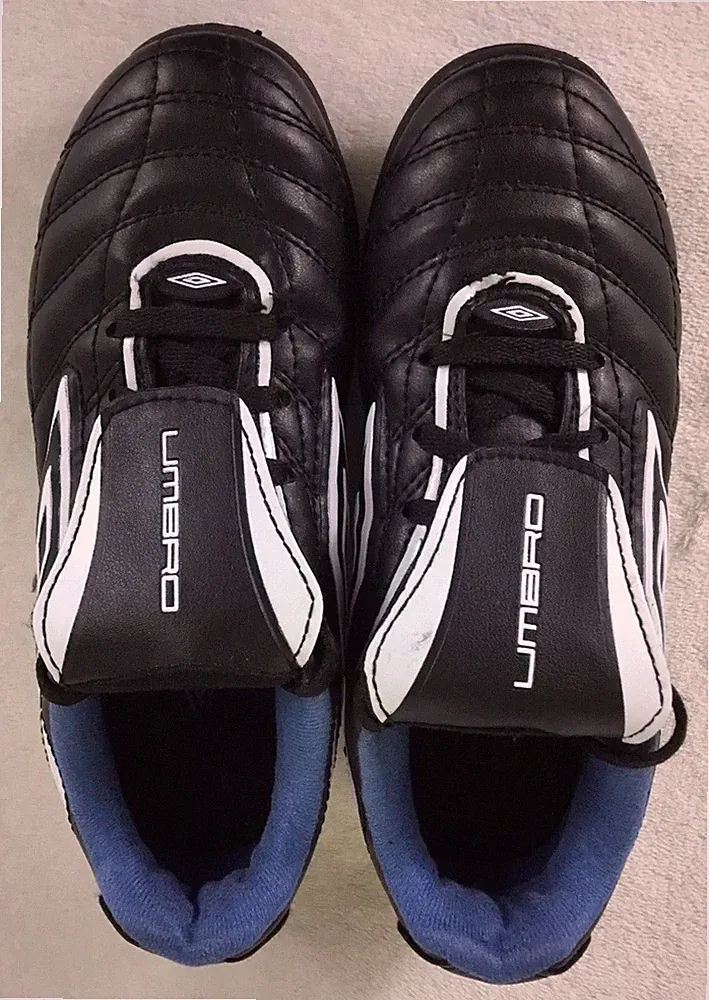 Umbro Corsica Revolution Turf Soccer Cleats Black White Shoes Youth Size 1.5