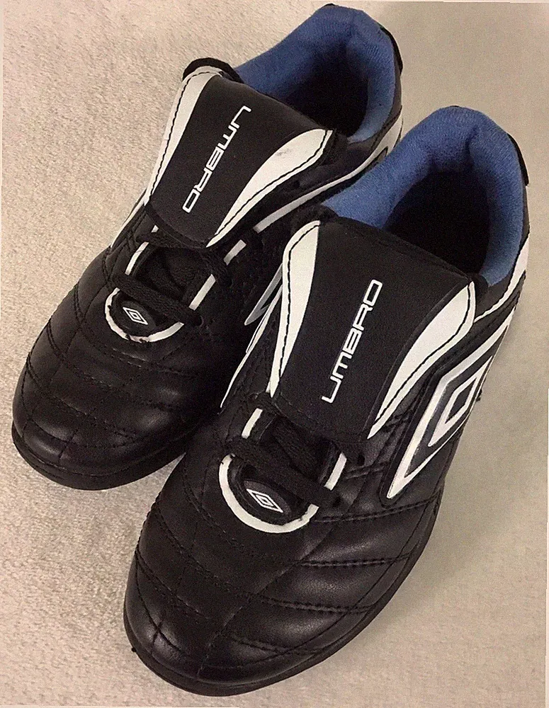 Umbro Corsica Revolution Turf Soccer Cleats Black White Shoes Youth Size 1.5