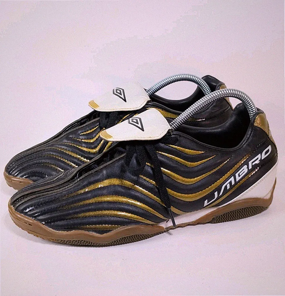 Umbro Etienne 2 Men’s Size 9 Black Gold Turf Soccer Shoes Sneakers Futbol Boots