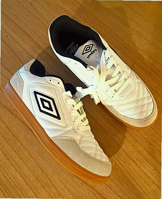 UMBRO-F Men's Low Top - Soccer Style - Indoor/Court Gum Sole - White UM05822101