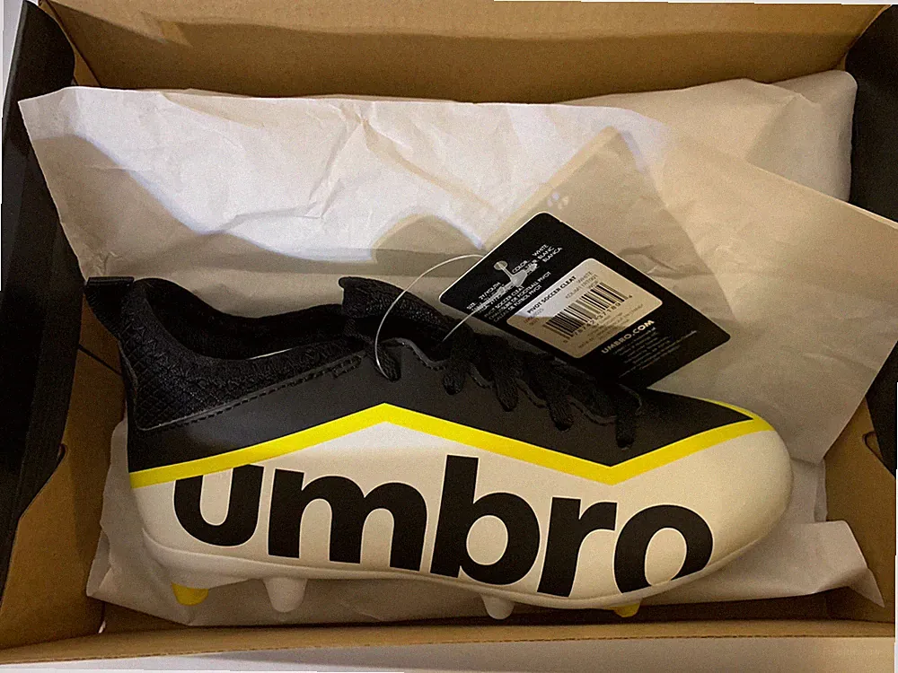 Umbro Finale Soccer Football Cleats White Black Yellow Youth Big Kid’s Size 2Y