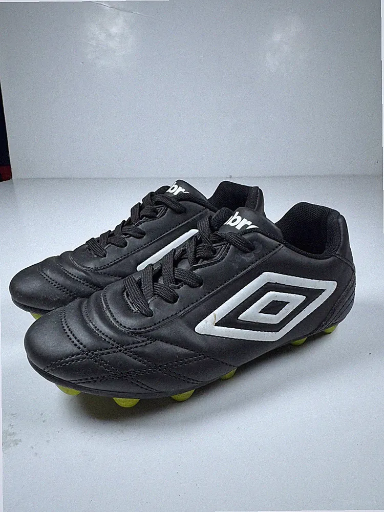 Umbro Finale UMT4005-019 Youth 1 Black Leather Low Top Lace Up Soccer Cleats