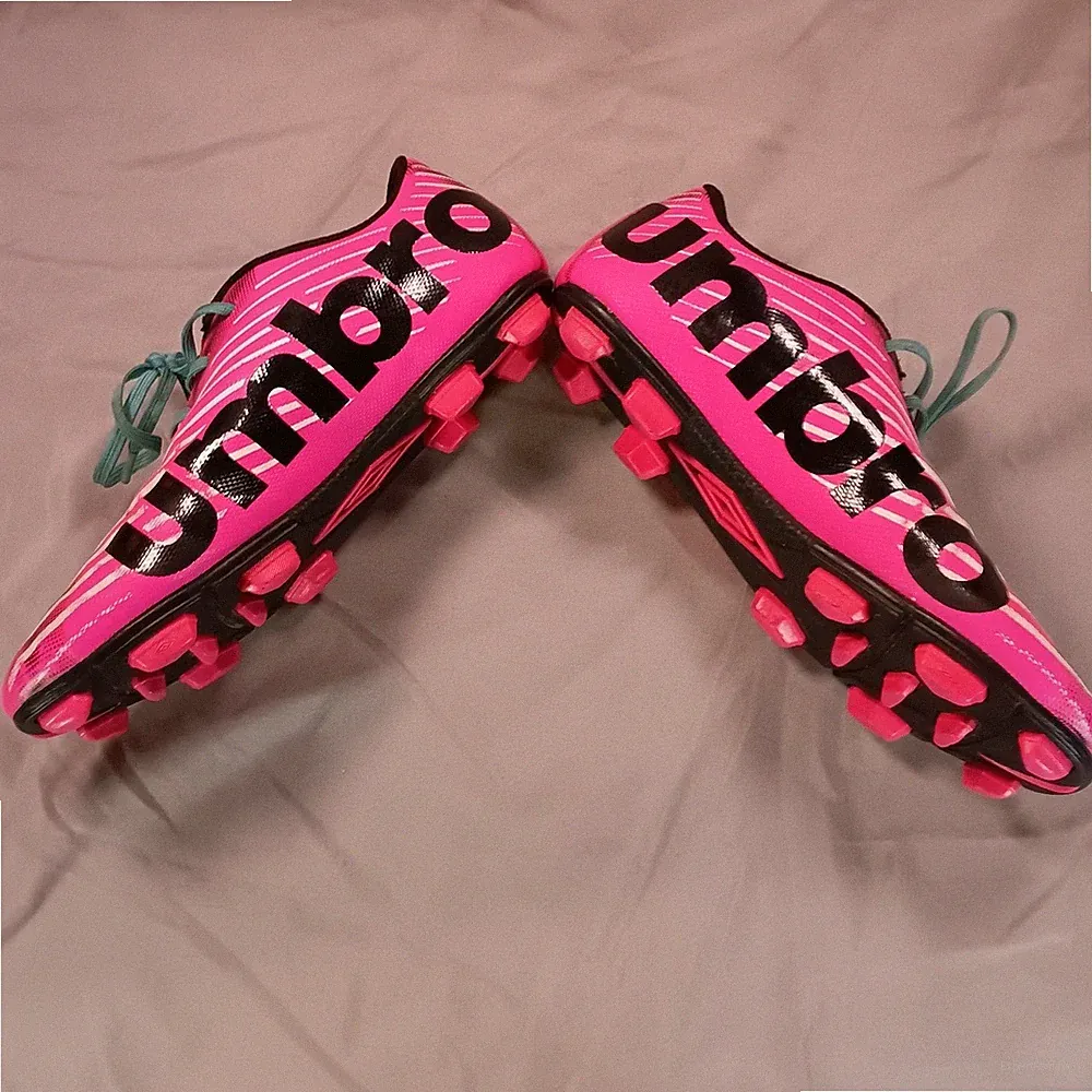 Umbro Girls Arturo Soccer Cleats Pink Black White Firm Ground Cleats Size 3.5Y