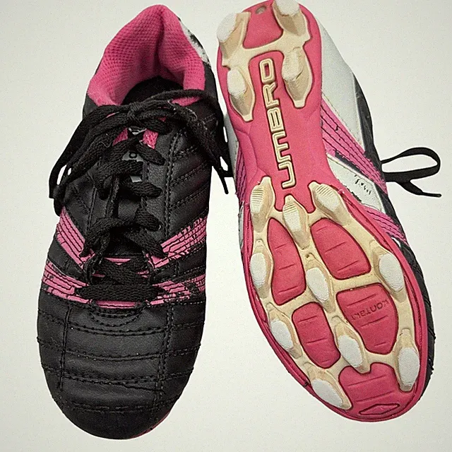 Umbro Girls Corsica Soccer Cleats Black Pink YFW00334 Size 1 Youth Shoes