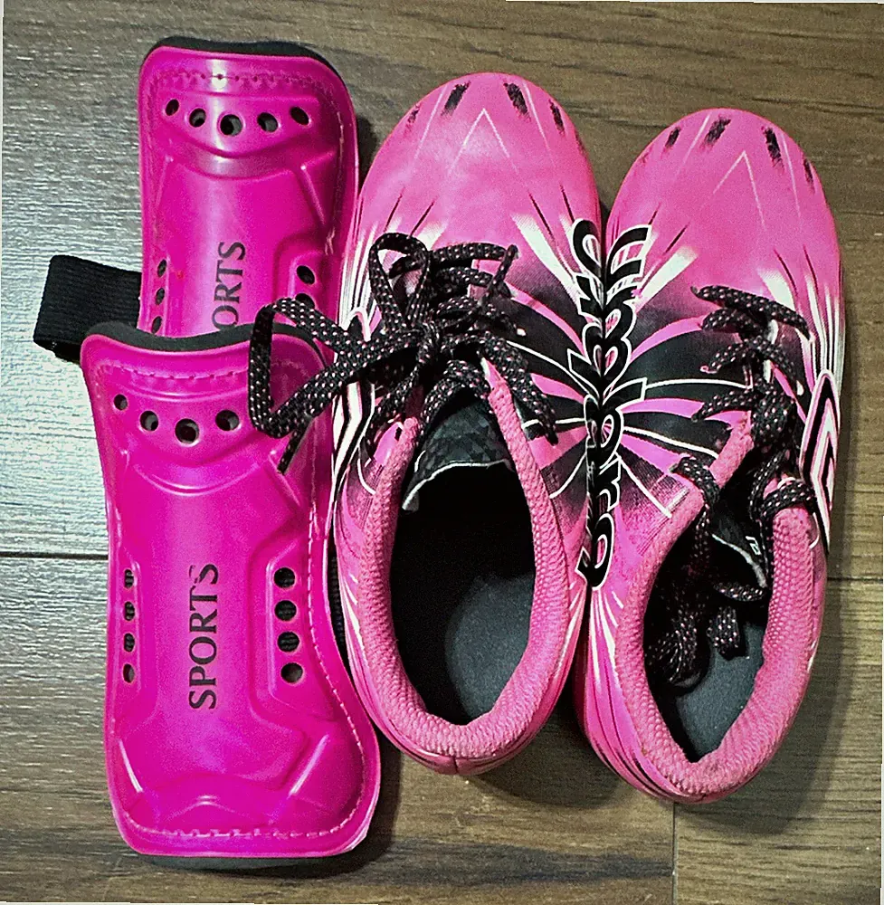 Umbro Girls Pink Soccer Cleats, US 11K Youth Cleats with Shin Guards