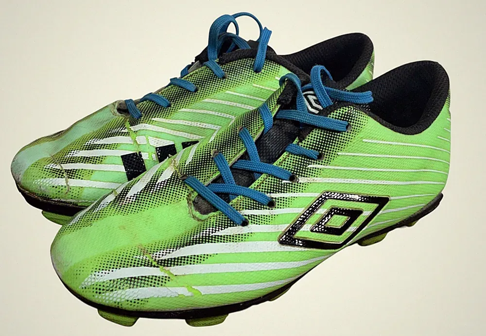 Umbro Glide Youth Soccer Cleats Size 1.5 Green Football Shoes