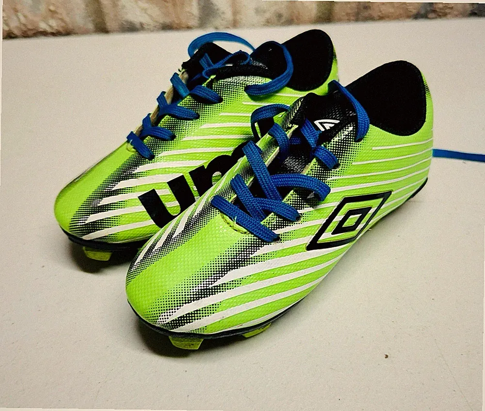 Umbro Green Arturo Youth Boys Size 1 Cleats For Soccer/ Football/Etc.