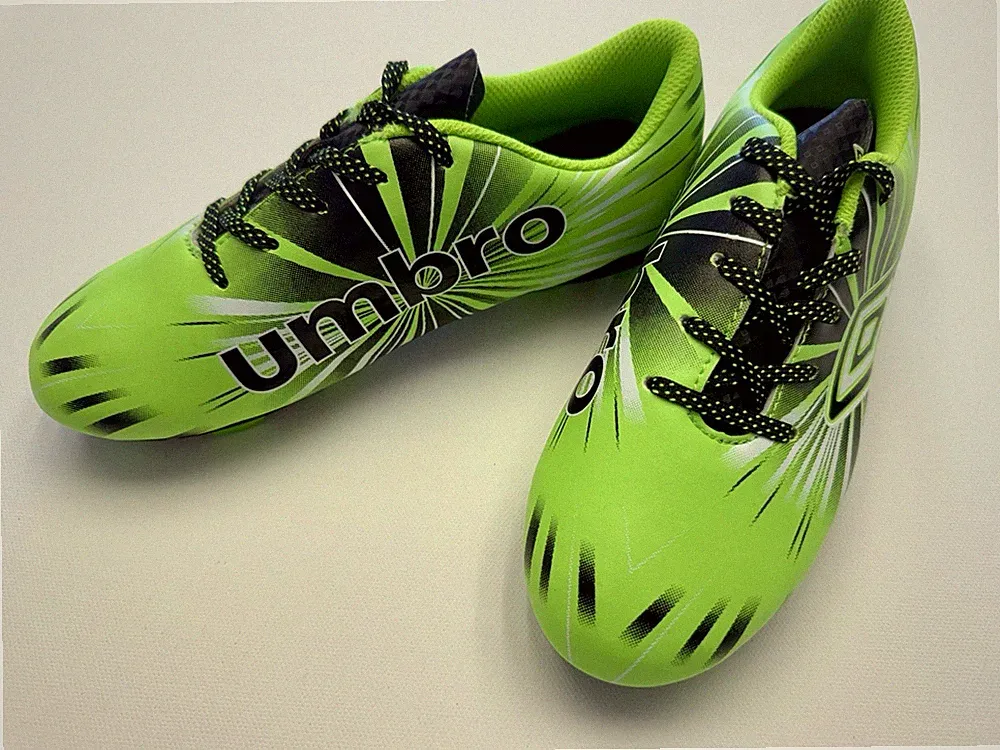 Umbro Kids Unisex Soccer Cleats Neon Green Black Size 2.5 FG New No Box