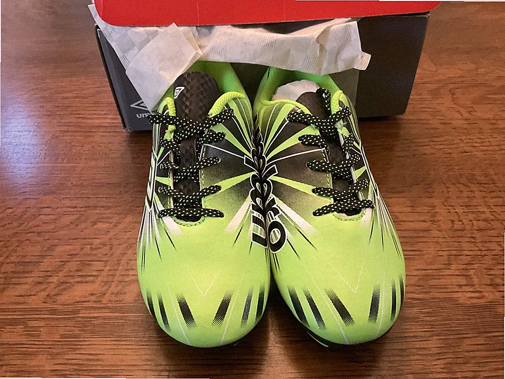 Umbro Limited Boys Size 2 Soccer Cleats Bright Lime Green w/Black Accents NEW!!!