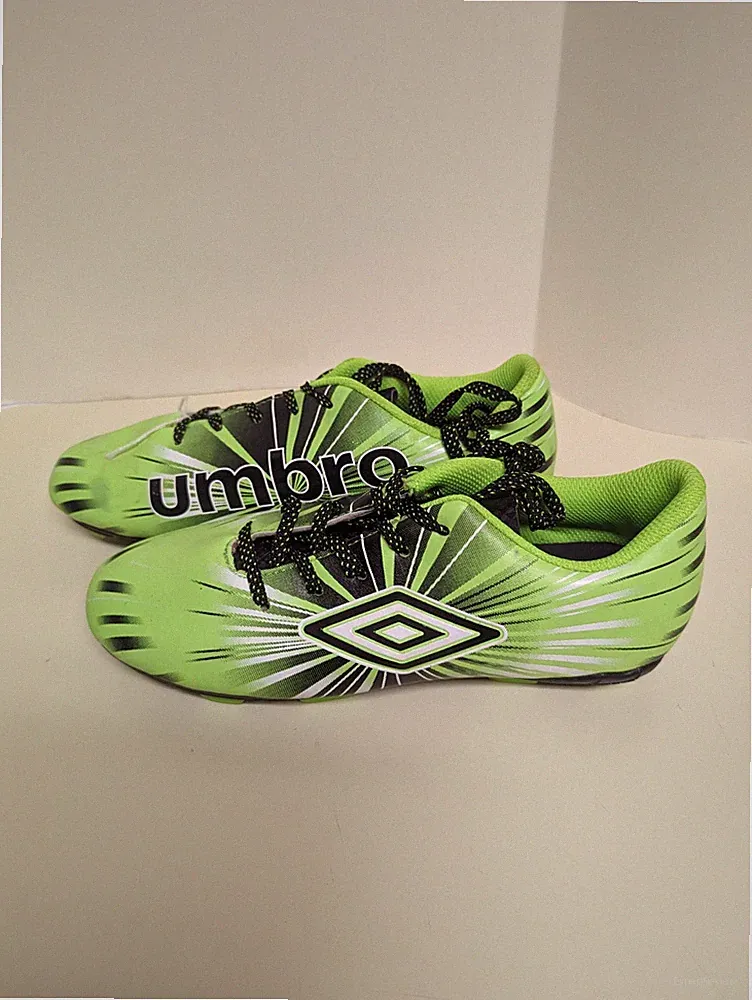 Umbro Limited Boys Size 5 Soccer Cleats Bright Lime Green w/Black Accents NEW!!!