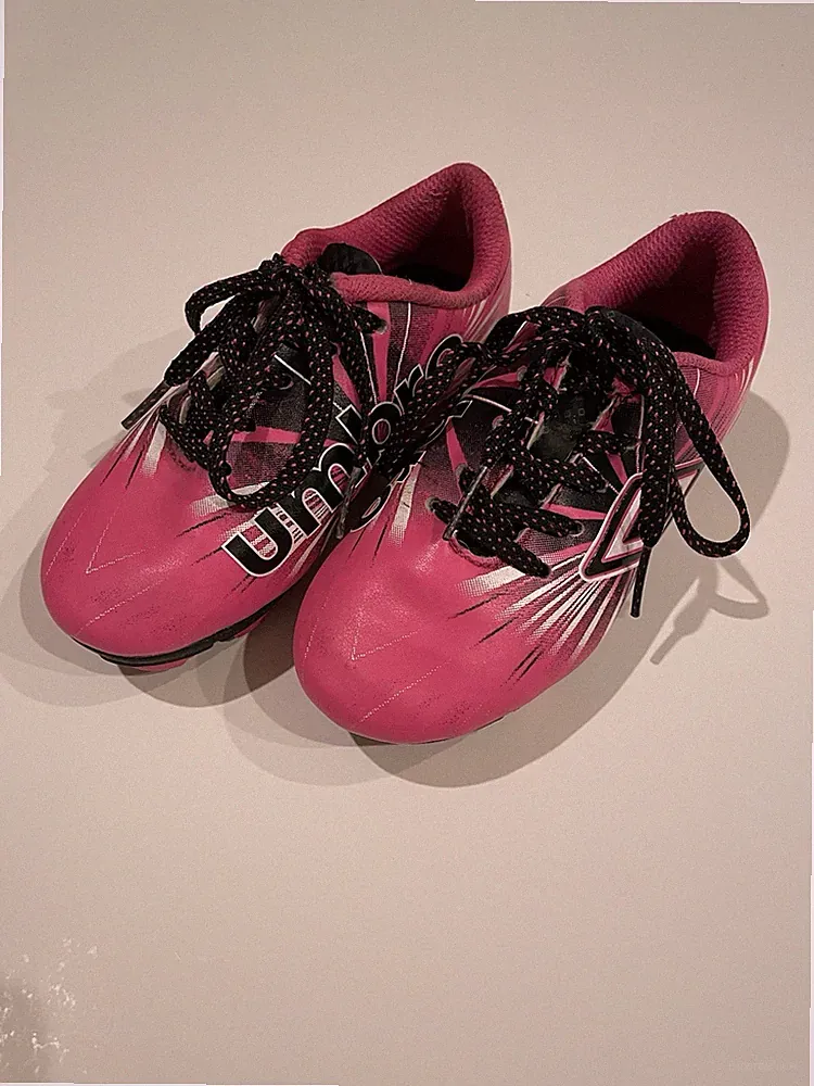 Umbro Little Girl Pink And Black Soccer Cleats Size 9