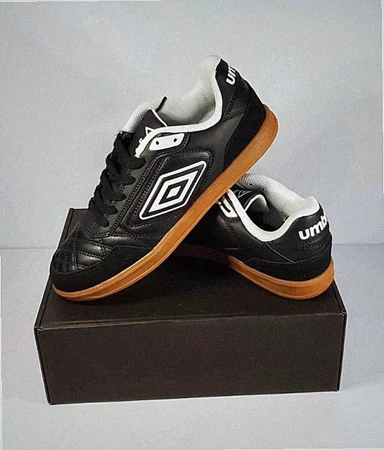 Umbro Men’s Athletic Sneaker Black/White Low Top Lace-Up Size 9 Casual /Soccer