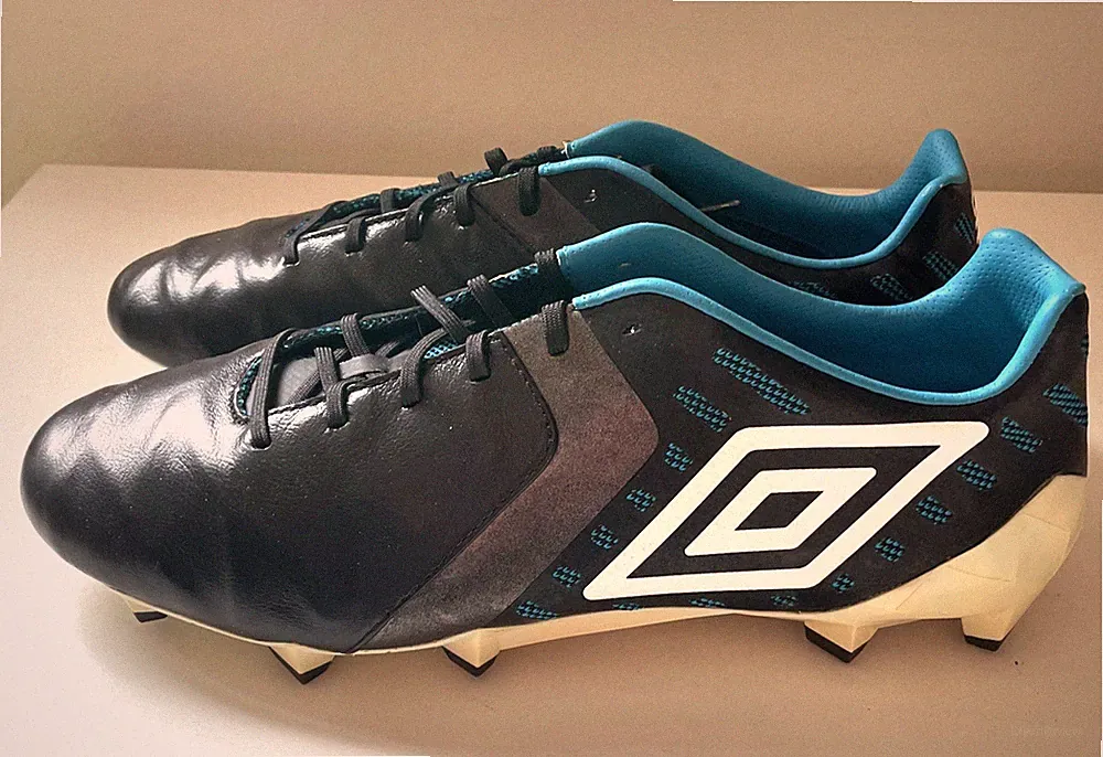 Umbro Men's Medusae II Pro Firm Ground Soccer Shoes, Black white blue Size 11.5