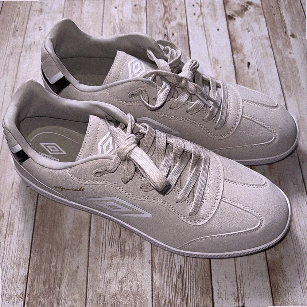 Umbro Men’s SPECIALI TERRACE FS Indoor Beige Soccer Shoes Trainers Suede Size 11