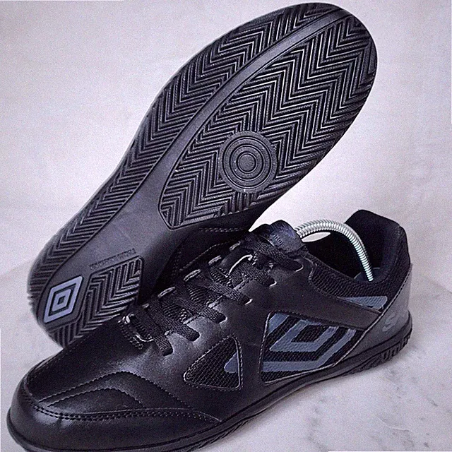 Umbro Mens 10.5 SALA II CT Indoor Soccer Football Shoes Black NEW