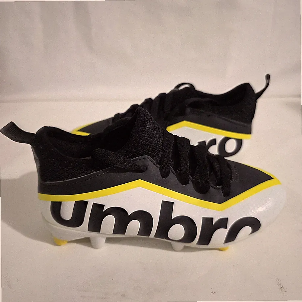 Umbro Pivot Kids Soccer Cleats Black White Yellow Youth Size 12 Firm Ground