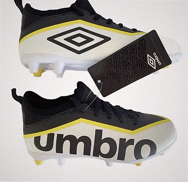 Umbro Pivot Soccer Futbal Sports Cleats Youth Unisex Size 2Y Youth Black & White